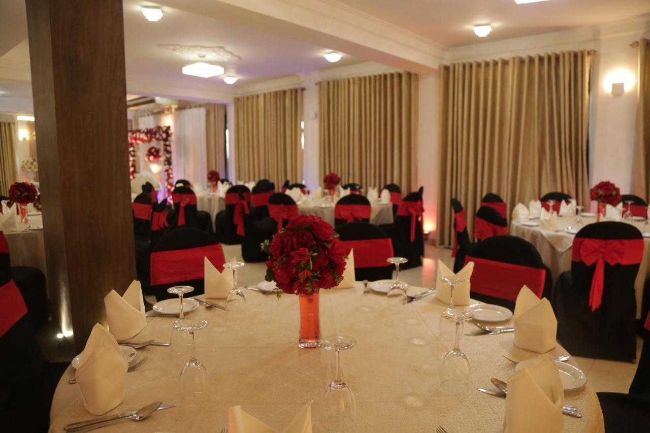 The Royal Mall Kandy Exterior foto