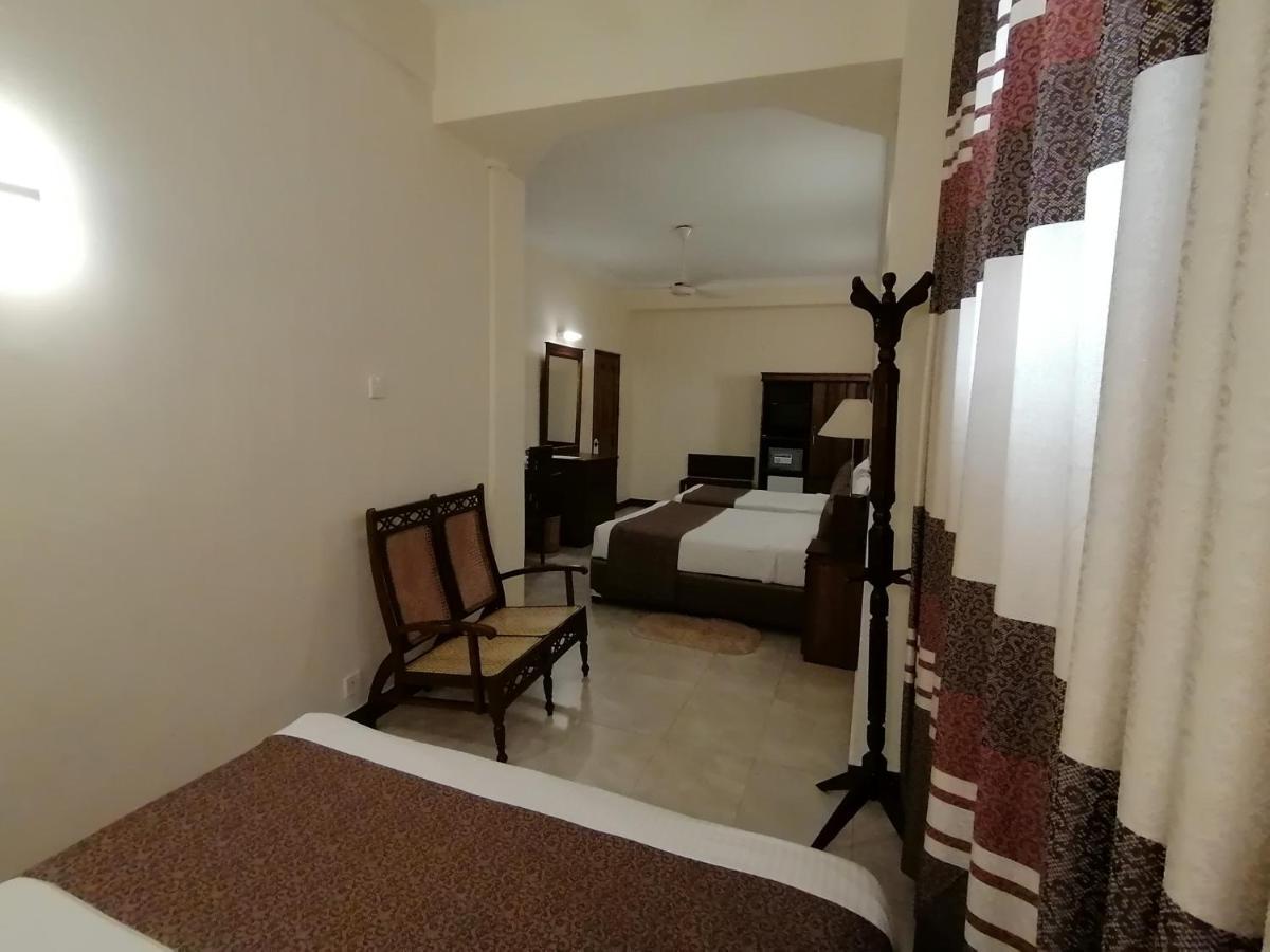 The Royal Mall Kandy Exterior foto